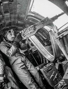 Guerres & Histoire 89 LES ACTEURS D'HOLLYWOOD MOBILISÉS PENDANT LA SECONDE GUERRE MONDIALE ONT-ILS COMBATTU, OU BIEN FAISAIENT-ILS DE LA « COM » ?