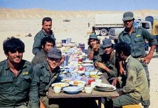 Guerres & Histoire 89 Les soldats israéliens portent un uniforme de couleur unie, alors que dans la plupart des autres pays un camouflage a été adopté. Pourquoi ?