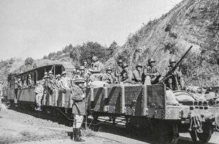 Guerres & Histoire 90 TRAIN ARMÉ POUR VOYAGE PÉRILLEUX