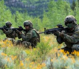 Guerres & Histoire 90 POURQUOI LA REMARQUABLE CONFIGURATION « BULLPUP » DU FAMAS FRANÇAIS NE S'EST-ELLE PAS GÉNÉRALISÉE ? LE CHOIX DU HK416, DE TECHNOLOGIE CLASSIQUE, N'EST-IL PAS UNE RÉGRESSION ?