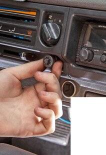 Auto Plus Classiques 74 INSTALLER UN ACCESSOIRE ÉLECTRIQUE