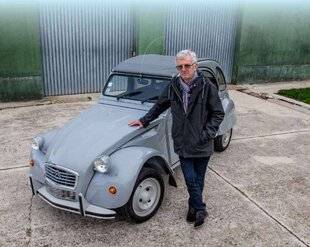 Auto Plus Classiques 75 UNE 2CV « VEDETTE »