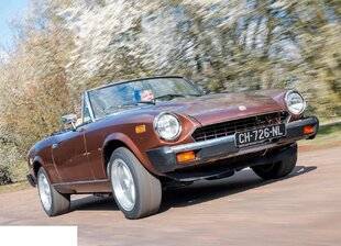 Auto Plus Classiques 78 FIAT 124 SPIDER 2000