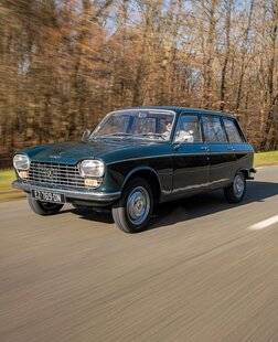 Auto Plus Classiques 81 DES CARROSSERIES QUI VONT BEAUCOUP PLAIRE… À MOINDRE COÛT