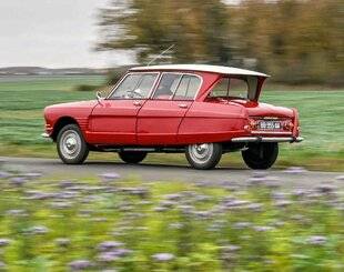 Auto Plus Classiques 82 PLUS ROYALISTE QUE LE ROI