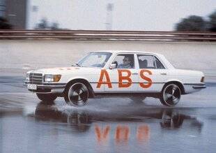 Auto Plus Classiques 82 ABS : ce n'est pas Mercedes !