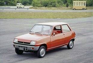 Auto Plus Classiques 82 Boucliers en plastique : vive la Renault 5 ?