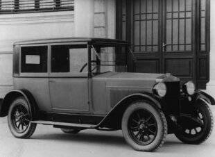 Auto Plus Classiques 83 AVANT LES « PURES » SIMCA À 100 %DES PREMIERS PAS PRESQUE… TIMIDES