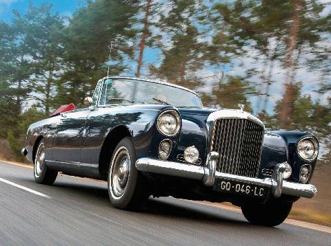 Auto Plus Classiques 86 1960 BENTLEY CONTINENTAL S2 MULLINER PARK WARD CABRIOLET Crème anglaise