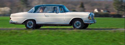 Auto Plus Classiques 87 MERCEDES 280 SE COUPÉ BVALabelallemande