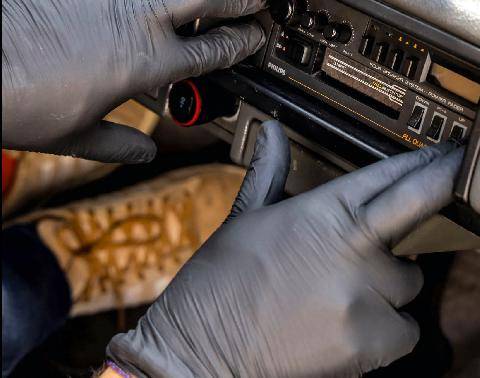 Auto Plus Classiques 87 INSTALLER LE BLUETOOTH SUR SON VIEIL AUTORADIO
