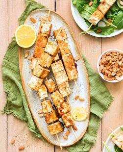 Gourmand 507 BROCHETTES DE TOFU, CITRON ET BEURRE DE CACAHUÈTE