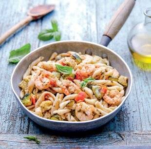 Gourmand 509 POÊLÉE DE PÂTES AUX CREVETTES, COURGETTE, TOMATE ET BASILIC