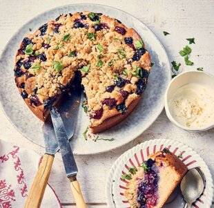 Gourmand 509 Gâteau crumble aux myrtilles et aux framboises