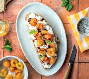 Gourmand 509 TARTINE BURRATA ET MIRABELLES