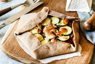 Gourmand 509 TARTELETTES RUSTIQUES AU CHUTNEY DE TOMATE ET POULIGNY-SAINT-PIERRE