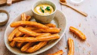 Gourmand 511 CHURROS DE POMME DE TERRE, MAYONNAISE AU CURRY