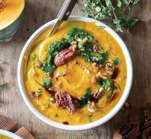 Gourmand 513 VELOUTÉ DE COURGE AU PESTO ET AUX NOIX DE PÉCAN