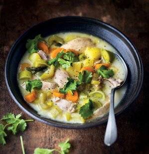 Gourmand 513 SOUPE CRÉMEUSE AU POULET, LÉGUMES ET CORIANDRE