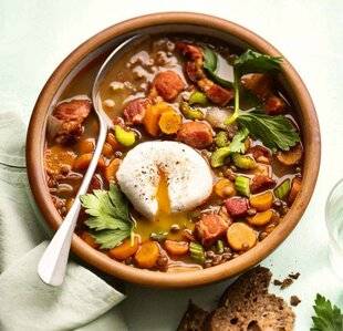 Gourmand 513 SOUPE DE LENTILLES, LARD ET ŒUF POCHÉ