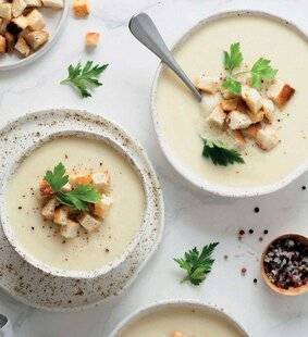 Gourmand 513 VELOUTÉ DE CHOU-FLEUR À L 'AIL NOIR