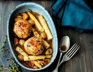 Gourmand 518 PAUPIETTES DE VEAU AUX ASPERGES, PARMESAN ET OLIVES