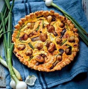 Gourmand 518 TARTE AUX OIGNONS NOUVEAUX ET COMTÉ