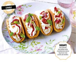 Gourmand 518 PANCAKES CHANTILLY, BASILIC ET COMPOTÉE DE RHUBARBE