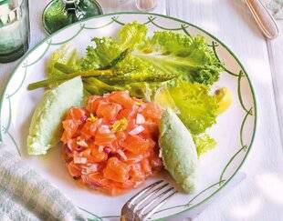 Gourmand 519 TARTARE DE SAUMON, GLACE À L'ASPERGE VERTE