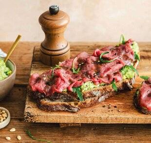 Gourmand 519 TARTINE DE CARPACCIO DE BŒUF AU PESTO DE BROCOLI