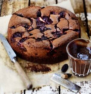 Gourmand 519 Gâteau chocolat noir, cerises et feve tonka