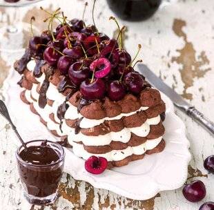Gourmand 519 Pavlova au chocolat et aux cerises