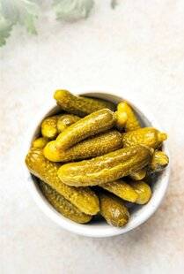 Gourmand 520 2 RECETTES CROQUANTES AVEC… le cornichon