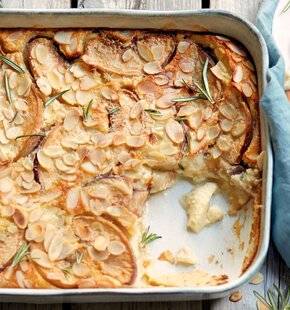 Gourmand 520 CLAFOUTIS AUX PÊCHES, AMANDES ET ROMARIN