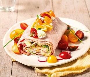Gourmand 521 ROULÉ DE JAMBON AU FROMAGE FRAIS ET AUX HOUMOUS