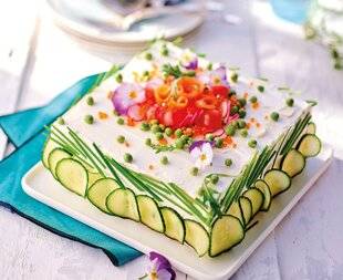 Gourmand 521 SANDWICH-CAKE À LA TRUITE FUMÉE ET AU CONCOMBRE