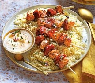 Gourmand 522 BROCHETTES DE POULET AUX ABRICOTS, SAUCE YAOURT CACAHUÈTES