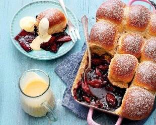 Gourmand 522 Brioches à la cannelle, compotée de quetsches et de myrtilles