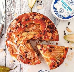 Gourmand 523 GÂTEAU AUX POIRES ET AUX PÉPITES DE CHOCOLAT AU LAIT DE BREBIS