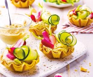 Gourmand 523 TARTELETTES HOUMOUS RADIS COURGETTE