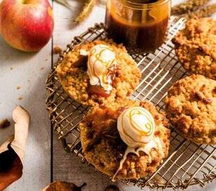 Gourmand 524 Crumblette de pomme, glace vanille et caramel maison