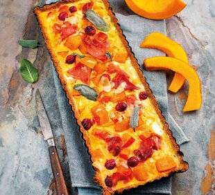 Gourmand 524 TARTE À LA CITROUILLE, PROSCIUTTO, FROMAGE FRAIS ET CANNEBERGE