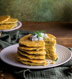 Gourmand 524 PANCAKES DE POIS CASSÉS, AIL ET FINES HERBES SANS GLUTEN