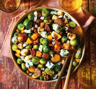 Gourmand 524 POÊLÉE D'AUTOMNE CHÂTAIGNES, CHOUX DE BRUXELLES, POULET ET BLEU DU VERCORS