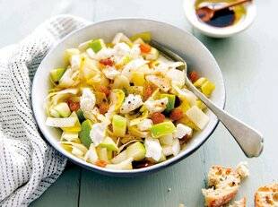 Gourmand 526 SALADE D'ENDIVE, POMME GRANNY, CHÈVRE ET RAISINS SECS