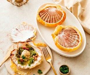 Gourmand 526 SAINT-JACQUES LUTÉES EN COQUILLES AU CHOU ET AU LARD