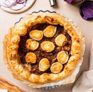 Gourmand 526 TARTE CHÈVRE, FIGUES ET OIGNONS ROUGES