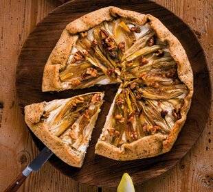 Gourmand 526 TARTE RUSTIQUE AUX ENDIVES ET AU CHÈVRE FRAIS