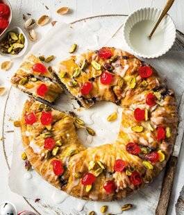 Gourmand 526 Brioche des rois roulée aux fruits secs, au miel et aux pistaches