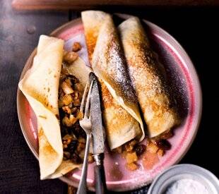 Gourmand 527 Crêpes roulées aux pommes, aux noix et aux raisins